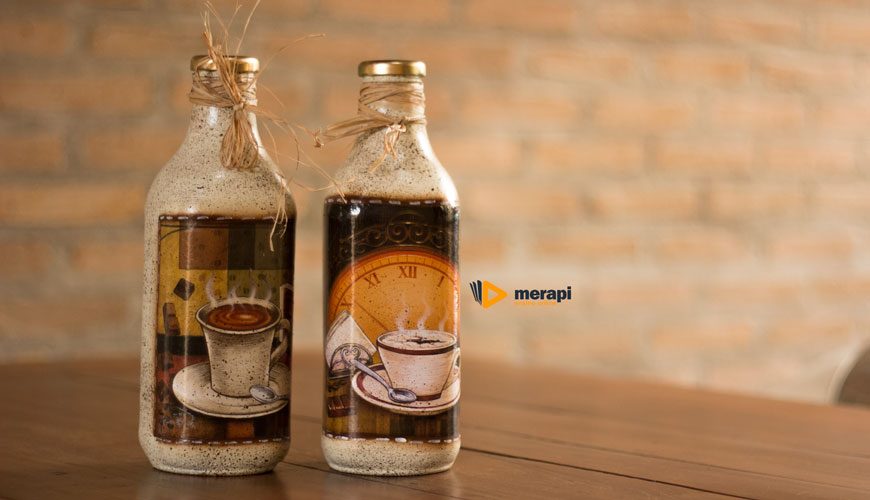 Garrafas com Decoupagem