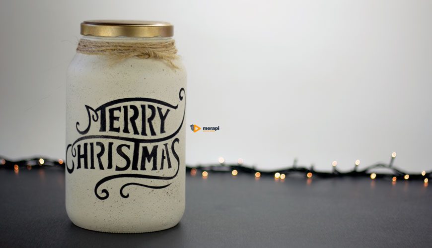 Pote de vidro para o Natal com stencil de Merry Christmas